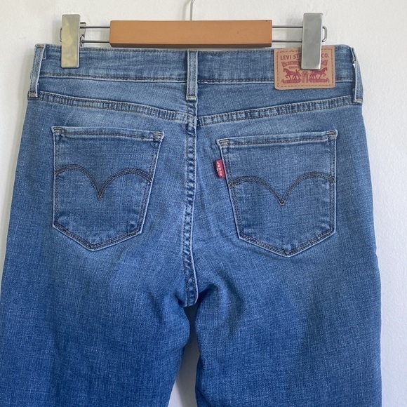 LEVI'S Womens 711 Mid-Rise Skinny Denim Jeans • Medium Wash • 28 W x 32 L - Picture 5 of 10